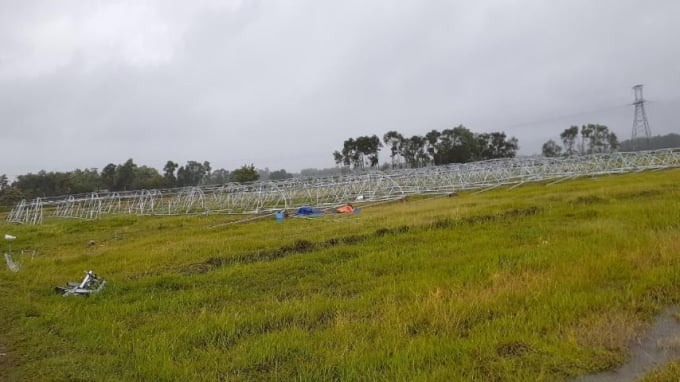 Nhà lưới 1.000 m2 ở TP Hà Tĩnh đang thi công bị đổ sập hoàn toàn. Ảnh: Gia Hưng.