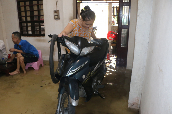 Mưa lớn gây ngập cục bộ số nhà dân ở vùng thấp trũng khu vực phường Nam Hà - TP Hà Tĩnh. Ảnh: Gia Hưng.