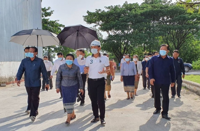 Phó Chủ tịch Quốc hội nước CHDCND Lào đến thăm và làm việc tại Công ty TNHH Việt - Lào.