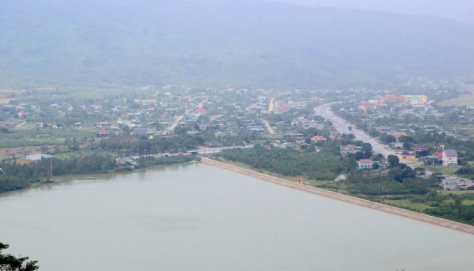 hoanh-son-quan-7-100556_899.jpg Đứng trên đỉnh 'cổng trời' phóng tầm mắt ra xa là toàn bộ vùng đất xã Kỳ Nam, thị xã Kỳ Anh đang trên đà phát triển.