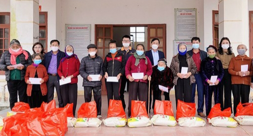 20220202_115335-115701_287.jpg FHS chăm lo tết cho người nghèo trên địa bàn.