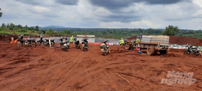 Dự án điện gió mà nữ đại gia Nguyễn Thị Sen xin chủ trương đầu tư đang do người nước ngoài thi công, quản lý. Ảnh: Tuấn Anh.