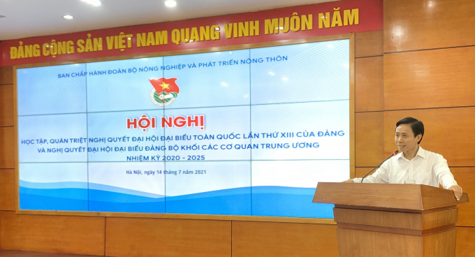 nang-cao-vai-tro-thanh-nien-trong-cac-hoat-dong-an-sinh-xa-hoi-161019_20210714_512.jpg Phó Bí thư Thường trực Đảng ủy Bộ NN-PTNT Nguyễn Văn Trường quán triệt những nội dung, tinh thần quan trọng trong chương trình hành động của Đảng uỷ Bộ NN-PTNT tới đông đảo các cán bộ đoàn viên, thanh niên Bộ. Ảnh: Trung Quân.