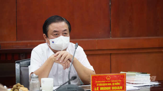 Bộ trưởng Bộ NN-PTNT Lê Minh Hoan chủ trì cuộc họp trực tuyến về tình hình sản xuất, tiêu thụ lúa gạo tại ĐBSCL diễn ra sáng 7/8. Ảnh: Đức Minh.