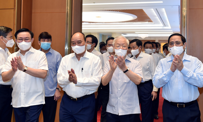 dung-bi-cam-do-boi-nhung-loi-ich-xau-xa-nhung-viec-lam-vo-liem-si-145559_20210811_34.jpg Tổng Bí thư Nguyễn Phú Trọng, Chủ tịch nước Nguyễn Xuân Phúc, Thủ tướng Chính phủ Phạm Minh Chính, Chủ tịch Quốc hội Vương Đình Huệ tới dự Phiên họp. Ảnh: VGP/Nhật Bắc.