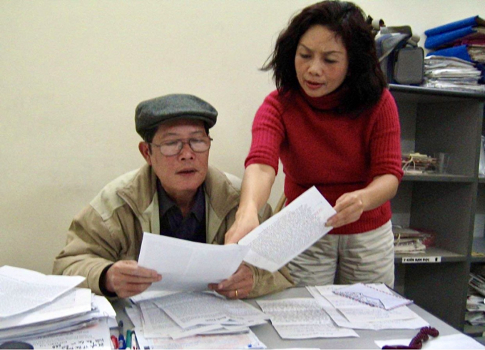 nha-bao-do-bao-chau-het-long-vi-dan-ngheo-chiu-su-bat-cong-oan-uc-082040_577.jpg Nhà báo, nhà văn Đỗ Bảo Châu (trái) nhiều năm giữ chức Trưởng ban Bạn đọc của Báo Nông nghiệp Việt Nam. Ảnh: Quách Trần Lâm.