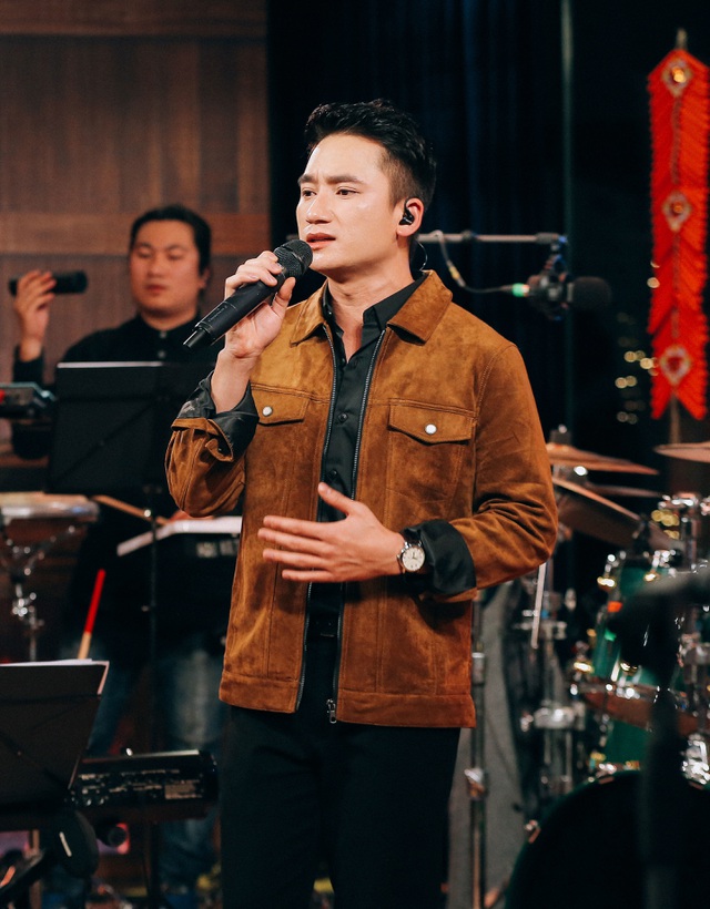 2-quynh-213203_389.jpg Nhạc sĩ Phan Mạnh Quỳnh từng gây sốt với ca khúc 'Vợ người ta'.