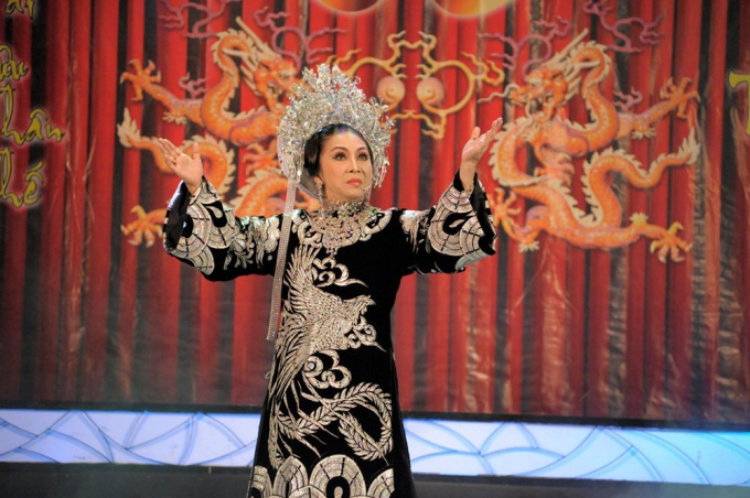 1-bach-tuyet-171313_560.jpg Thái hậu Dương Vân Nga là vai diễn nổi tiếng của Nghệ sĩ Nhân dân Bạch Tuyết.