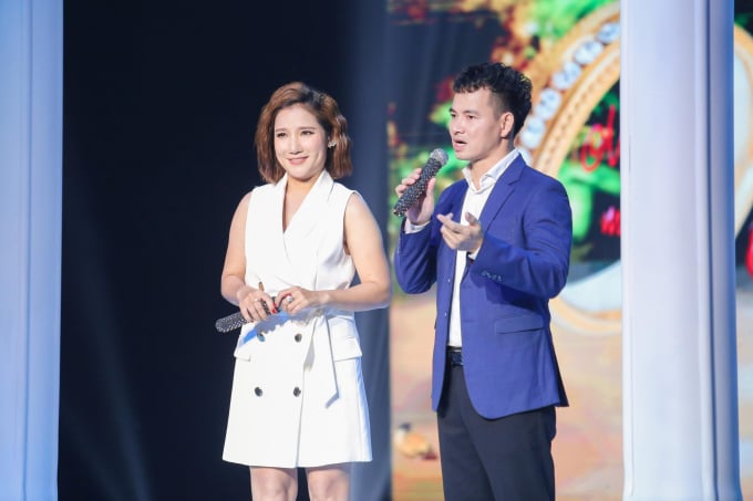 img_7472-215135_919.jpg Hai MC Cát Tường - Xuân Bắc bày tỏ sự đồng cảm với á hậu Chân Phương.