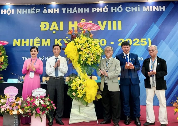 25-10-2020-nghe-si-nhiep-anh-hong-loan-dac-cu-chu-tich-hoi-nhiep-anh-tphcm-327b5e20-details-164804_940.jpg Đại hội Hội Nhiếp ảnh TPHCM nhiệm kỳ 2020-2025 diễn ra ngày 24-24/10.