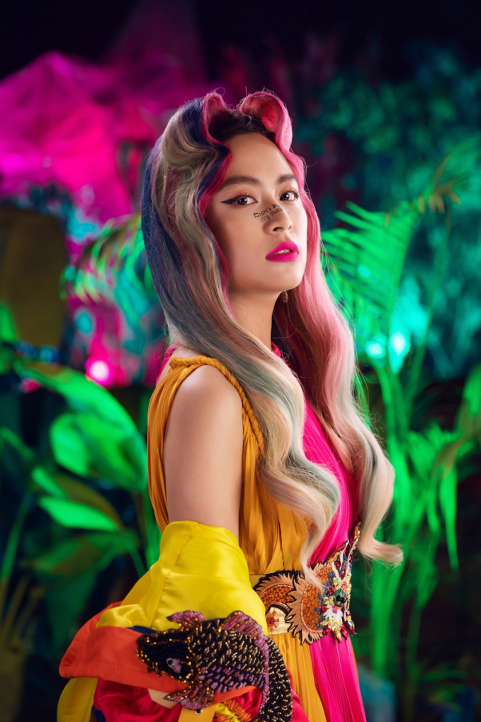 hoang-thuy-linh3_xwly-174030_20.jpg Ca sĩ Hoàng Thùy Linh góp mặt trong lễ hội ánh sáng đêm 31/12.