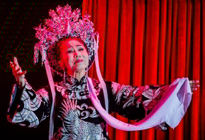 1-bach-tuyet-170507_191.jpg Nghệ sĩ Nhân dân Bạch Tuyết vẫn tin tưởng vào sức sống bền bỉ của sân khấu cải lương.