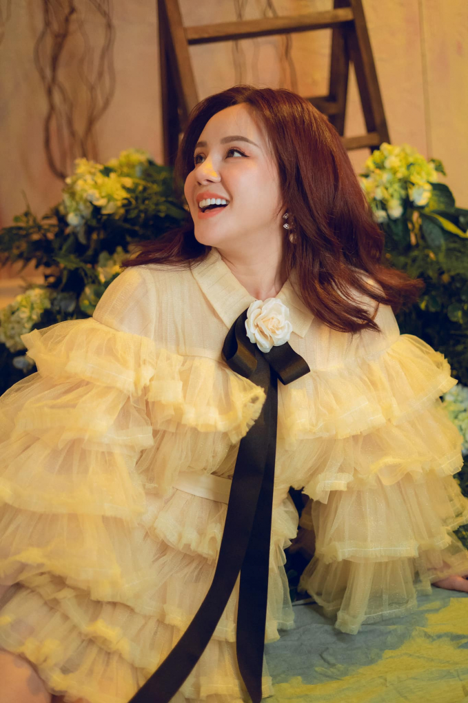 240598615_4367890573279506_8465976378049153831_n-115812_210.jpg Ca sĩ Vy Oanh cho biết mình tổn thương sâu sắc khi bị rêu rao 'đẻ thuê'.