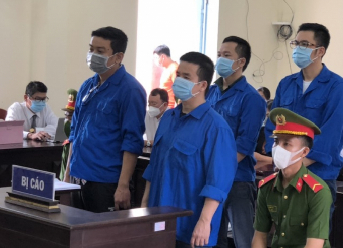3-1635241649094-214236_768.jpg Bốn thành viên nhóm Báo Sạch tại phiên tòa ngày 26/10.