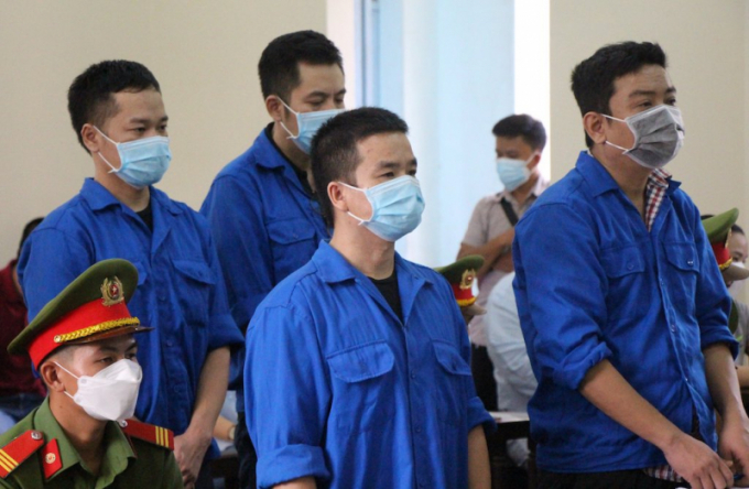 z2881000864716_62ea8bf43dc2f227b-1635318047956-213600_634.jpg Nhóm Báo Sạch trong phiên xét xử ngày 27/10.