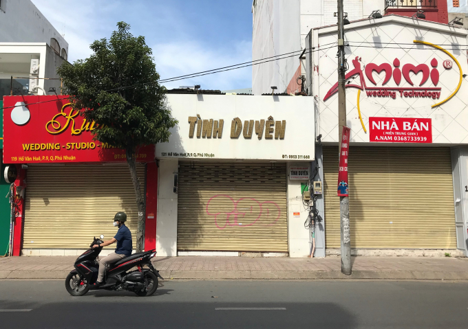 19-tinh-duyen-125330_898.jpg Bao giờ 'tình duyên' trở lại con phố áo cưới bậc nhất Sài Gòn?