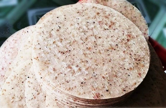 Traditional rice paper - a specialty of the coastal central province of Binh Dinh. Photo: V.Đ.T.