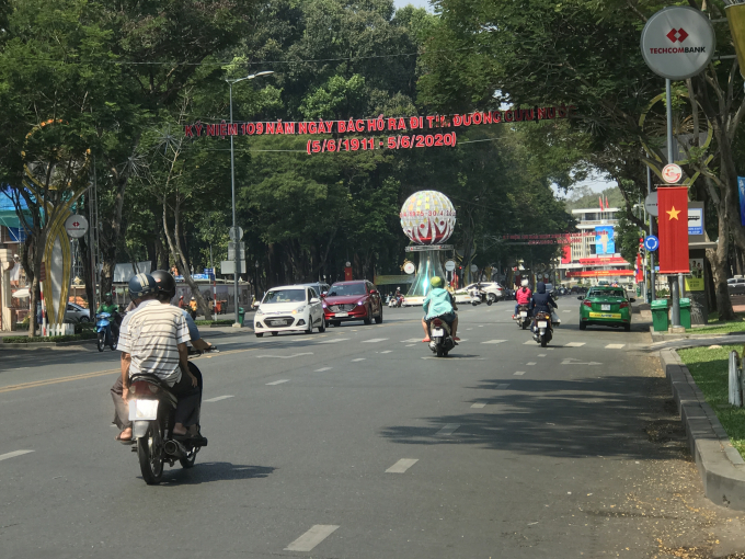 img_1497-123614_574.jpeg Khu vực quanh nhà thờ Đức Bà cũng rất ít người. Ảnh: Hồng Thuỷ.