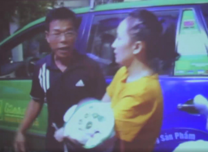 Cựu Phó chánh án quận 4 nguyễn Hải Nam và người phụ nữ tên Tâm trong buổi chiều 19/9/2019 tại trước số nhà 29 Nguyễn Bỉnh Khiêm, Q.1. Ảnh: Cắt từ clip.