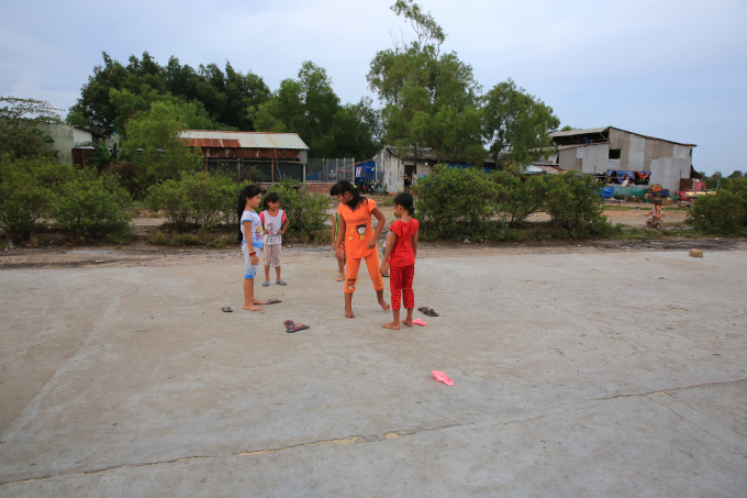 0e7a1453-202408_841.jpg Trẻ em ở Đắk Som hôm nay. Ảnh: Hồng Thuỷ.