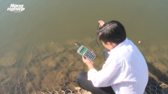 talk-han-man00_01_51_10still002-135438_0.jpeg Năm 2020, nước mặn xâm nhập sâu kỷ lục vào đất liền tại các tỉnh ven biển miền Tây Nam bộ. Ảnh: Quang Dũng.