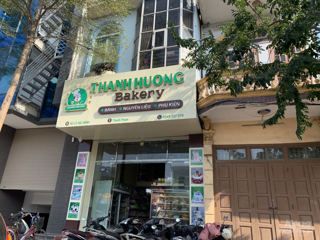z2229174988267_46c486c646b7c71c42809d20189a4743-212307_100.jpg Ngôi nhà số 163 Lê Đại Hành đang được ông Đức sử dụng 6 năm (không trả tiền thuê mặt bằng) dù Giấy chứng nhận quyền sử dụng đất được nhà nước cấp cho gia đình ông Phạm Văn Liêu và bà Vũ Thị Tình. Ảnh: Minh Phúc.