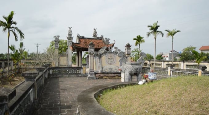 image007-185550_286.jpeg Lăng mộ Linh từ Quốc mẫu Trần Thị Dung.