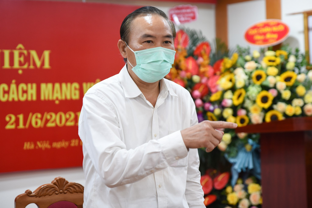 tt-tien-07-182155_927.jpg Thứ trưởng Bộ NN-PTNT Phùng Đức Tiến: Đội ngũ Báo Nông nghiệp Việt Nam luôn giữ ngọn lửa đam mê. Ảnh: Tùng Đinh.