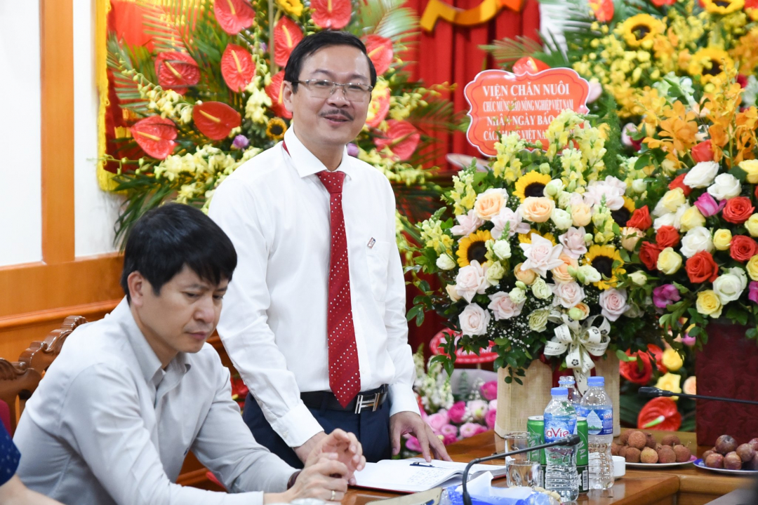 21-6-3-105226_348.jpg Ông Nguyễn Ngọc Thạch - Tổng Biên tập Báo Nông nghiệp Việt Nam cảm ơn sự chia sẻ, động viên của lãnh đạo Bộ NN-PTNT, các đơn vị, doanh nghiệp và đối tác đã luôn ủng hộ, sát cánh cùng Báo Nông nghiệp Việt Nam suốt nhiều năm qua. Ảnh: Đinh Tùng.