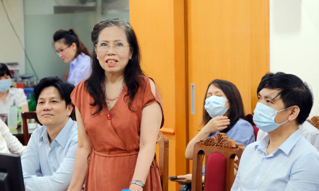 21-6-7-105753_656.jpg Anh hùng lao động, doanh nhân Ninh Thị Ty – Chủ tịch Công ty May Hồ Gươm và Công ty May Chiến Thắng.