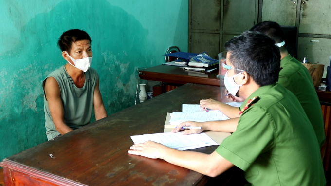 Bị can Phan Ngọc Sơn tại cơ quan công an. Ảnh: Q. Văn
