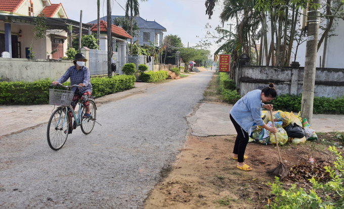 1-113818_609.jpg Người dân thôn Phúc Tự Đông luôn có ý thức trong việc giữ gìn môi trường sạch đẹp. Ảnh: T.P