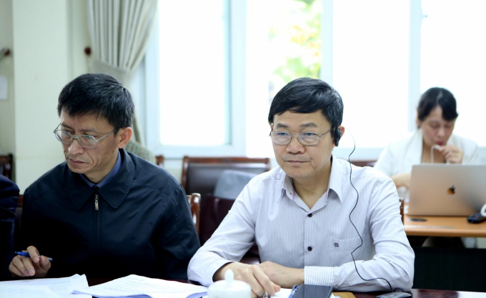 Nguyen Van Tinh, director general of the Department of Water Resources (front row, first from right), is at the virtual meeting between 2030 WRG and the MARD. Photo: Minh Phuc.