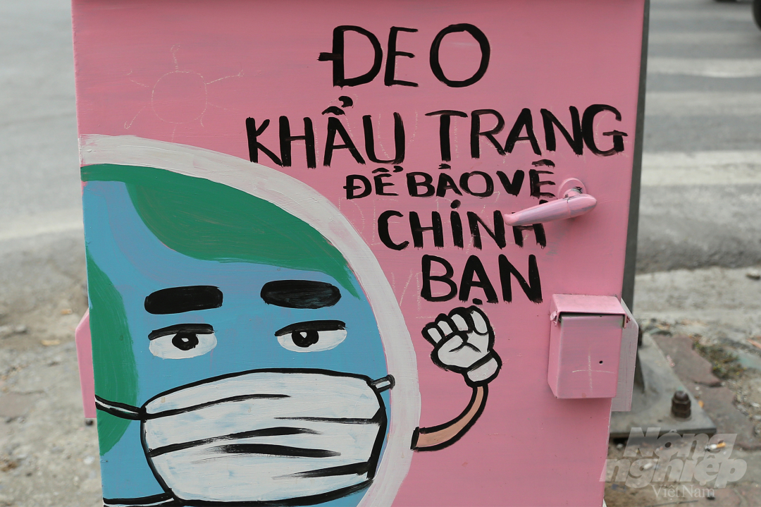 Hình ảnh nhắc nhở người dân đeo khẩu trang để bảo vệ bản thân và xã hội.