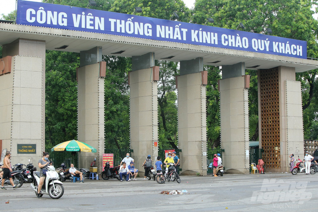 Hà Nội đã trải qua 1 thời gian phòng chống dịch tốt trên các mặt trận, chính vì vậy việc mở một số các hoạt động kinh doanh (ăn, uống nhưng phải giữ khoảng cách và có tấm chắn giọt bắn...) và đến 0h ngày 26/6 chính thức mở lại sân golf, thể dục ngoài trời.