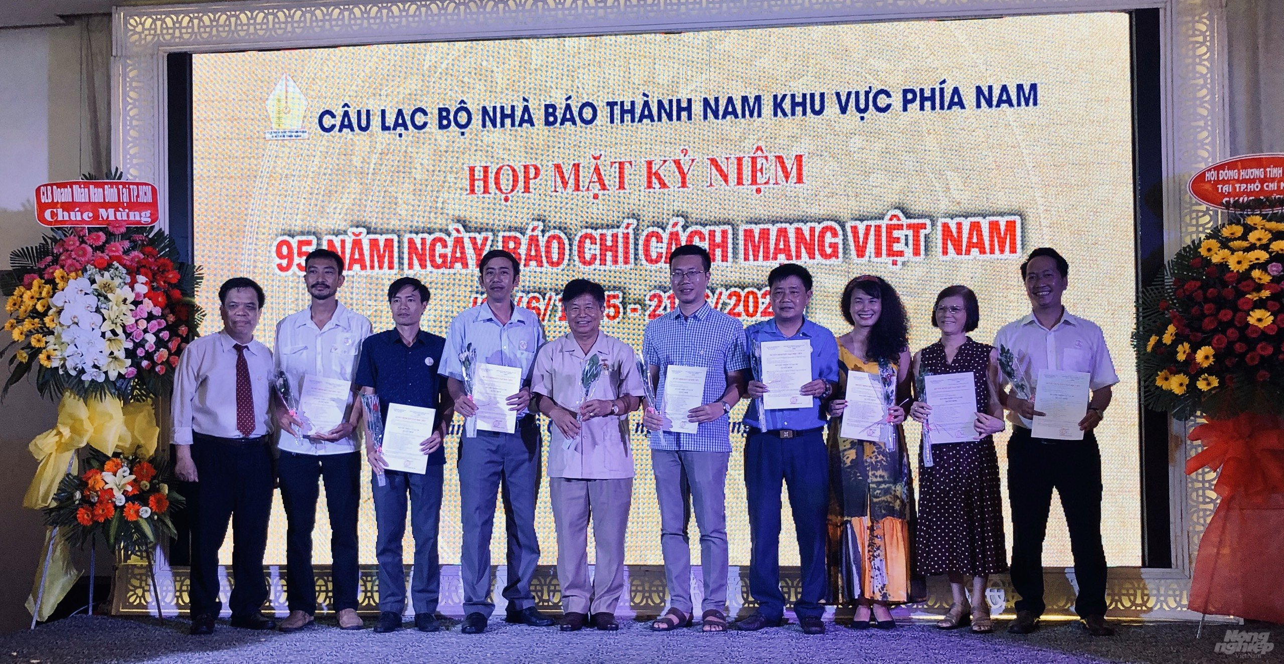 1-1-184057_133.jpg Lễ kết nạp hội viên mới vào CLB Nhà báo Thành Nam. Ảnh: Minh Sáng.