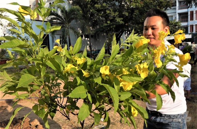 c0559t01-141829_769.jpg Hội bảo vệ Thiên nhiên và Môi trường TP.HCM (HANE) cùng lãnh đạo phường Hiệp Bình Chánh hưởng ứng phong trào ra quân trồng mới 1 triệu cây xanh, vệ sinh môi trường, xây dựng TP.Thủ Đức xanh, sạch, đẹp. Ảnh: MS.