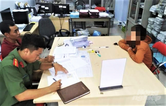 c-184313_447.jpg ông an thị xã Phú Mỹ, tỉnh BR-VT đang làm việc với bà P.T.H. để làm rõ sự việc. Ảnh: Cơ quan Công an cung cấp.