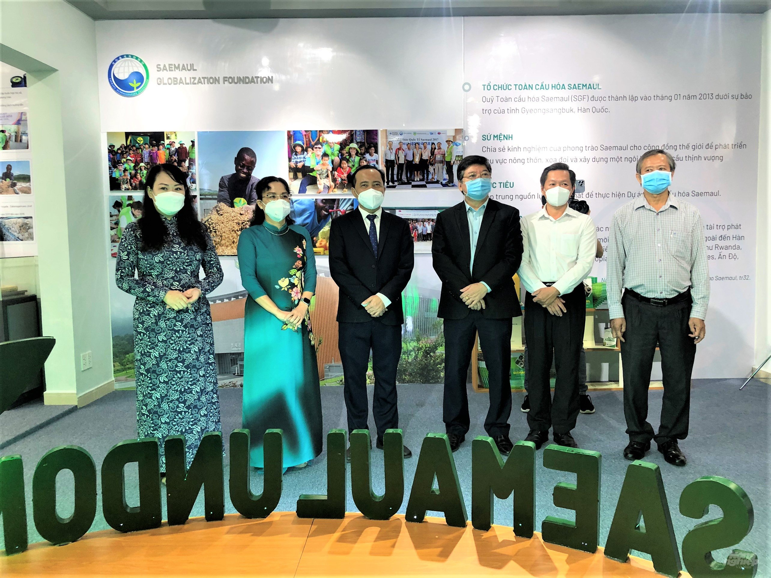 Visitors at Saemaul Education Showroom and Saemaul Undong Virtual Reality Exhibition Center. Photo: Minh Sang.
