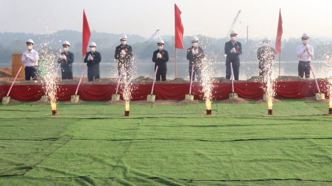 img_1239-112439_371.jpg Lễ động thổ xây dựng cầu Giới Phiên. Ảnh: Thái Sinh.