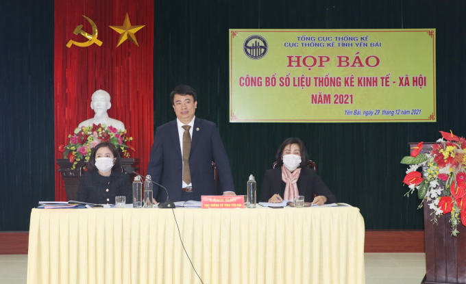 a1-143431_216.jpg Ông Vũ Tuấn Hà - Cục trưởng Cục Thống kê tỉnh Yên Bái - thông tin các số liệu thống kê năm 2021. Ảnh: Thái Sinh.