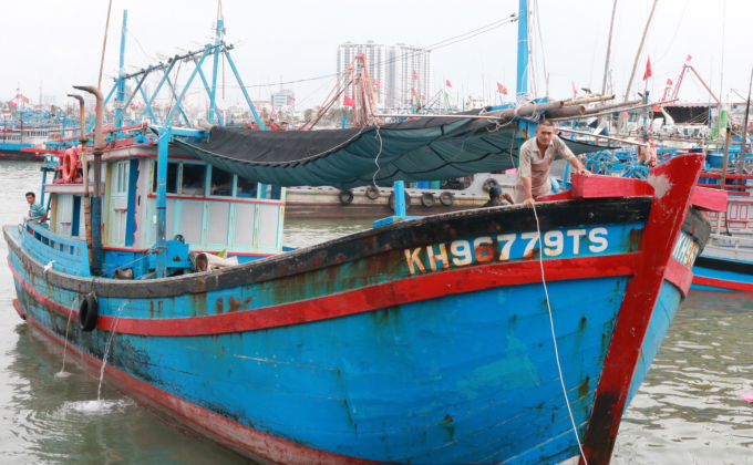 ngu-dan-khanh-hoa-mo-bien-voi-kien-quyet-khong-xam-pham-vung-bien-nuoc-ngoai-114742_20200211_571.jpg Theo BQL cảng cá Hòn Rớ, TP Nha Trang (Khánh Hòa), từ ngày 8/2 đến nay đã có trên 100 lượt tàu đánh bắt xa bờ mở biển trở lại, sau thời gian nghỉ Tết Nguyên đán Canh Tý 2020. Trong số các tàu này chủ yếu hành nghề khai thác cá ngừ đại dương, ngừ sọc dưa và nghề lưới chuồn.