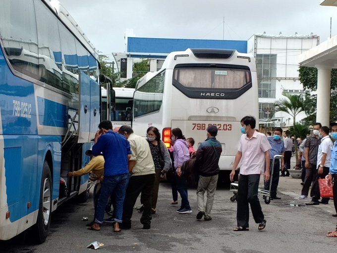 z2205774746819_be009a6a409904897be8427b890036a1-153514_802.jpg Ngành đường sắt dùng xe khách trung chuyển hành khách. Ảnh: KS.