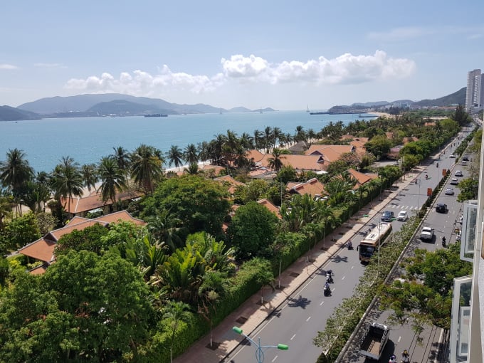 khu-nghi-mat-ana-mandara-162733_805.jpg Khu resort Ana Mandara chắn tầm nhìn bờ biển Nha Trang. Ảnh: KS.