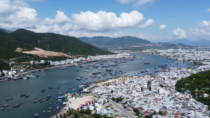 z3050410695694_18ed9606b87ce7eae6b3f4baefab4d65-163349_257.jpg Khu vực Hòn Rớ, TP Nha Trang, tỉnh Khánh Hòa nhìn từ trên cao. Ảnh: TN.