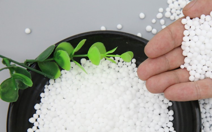 urea-1-135144_946.jpg Giá phân urea đã vượt mốc 14.000 đồng/kg. Ảnh: TL.