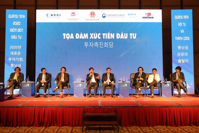 quang-canh-buoi-toa-dam-104915_293.jpg Quang cảnh buổi tọa đàm, một sự kiện diễn ra trong khuôn khổ hội nghị. Ảnh: Anh Thắng.