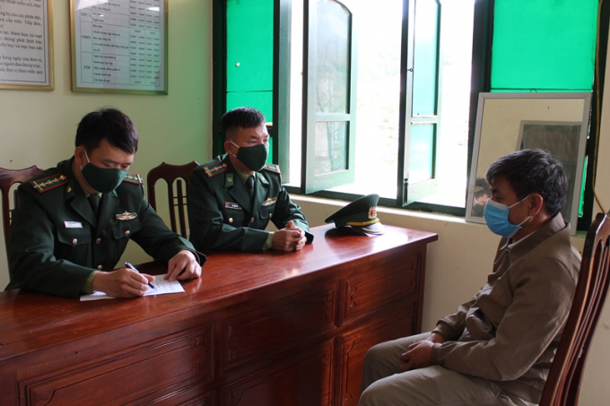 xxxxxxxxxxxxxxxxxxxxxxxxxxx-102926_53.jpeg Đối tượng Dương Văn Tĩnh tại Đồn Biên phòng cửa khẩu Cảng Vạn Gia. Ảnh: CTV.