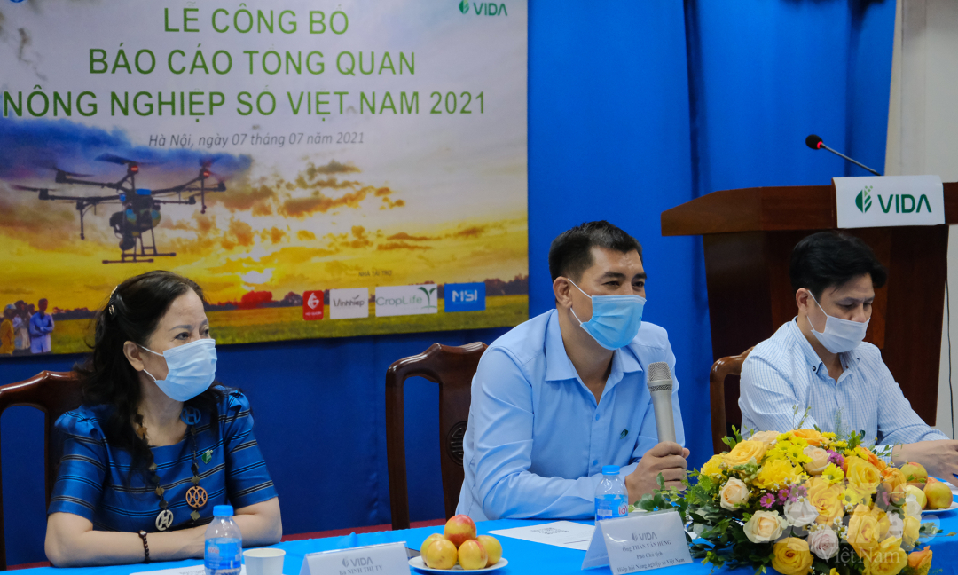 The representative of the Vietnam Digital Agriculture Association (VIDA) answered questions. Photo: Bao Thang.