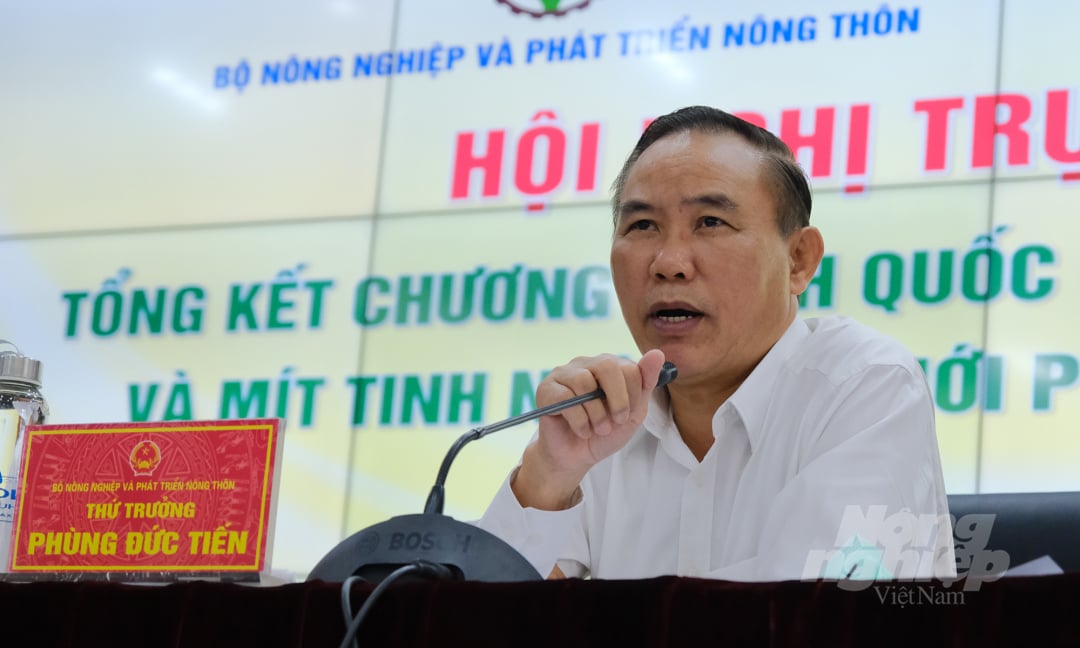 Thứ trưởng Bộ NN-PTNT Phùng Đức Tiến phát biểu tại Hội nghị sáng 28/9. Ảnh: Bảo Thắng.